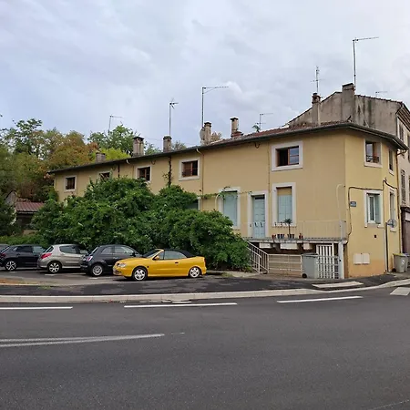 Apartment T2 Climatise En Rdc Avec Espace Exterieur